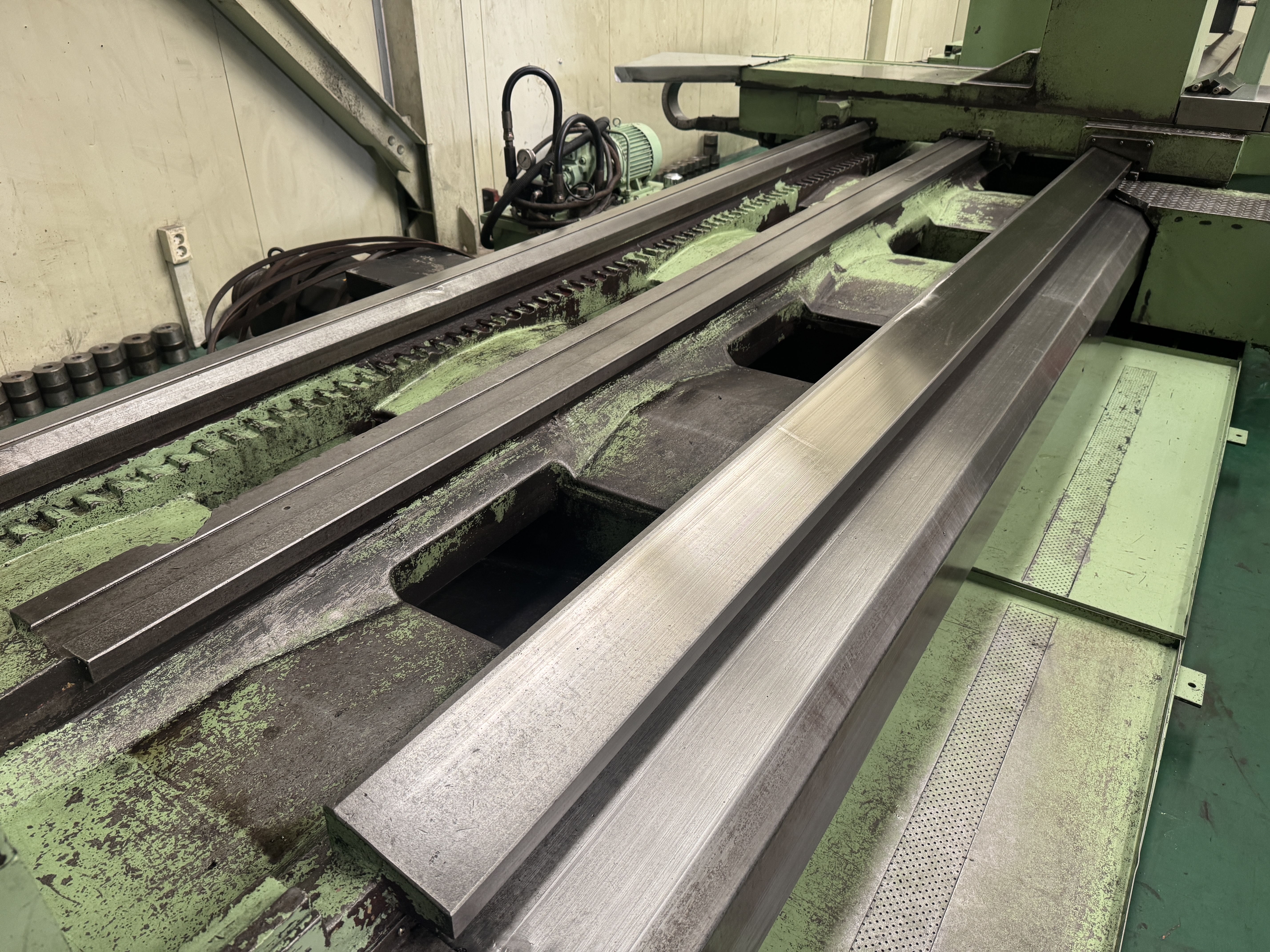 한국공작기계 대형 NC선반 DYNASTURN 1700X8000