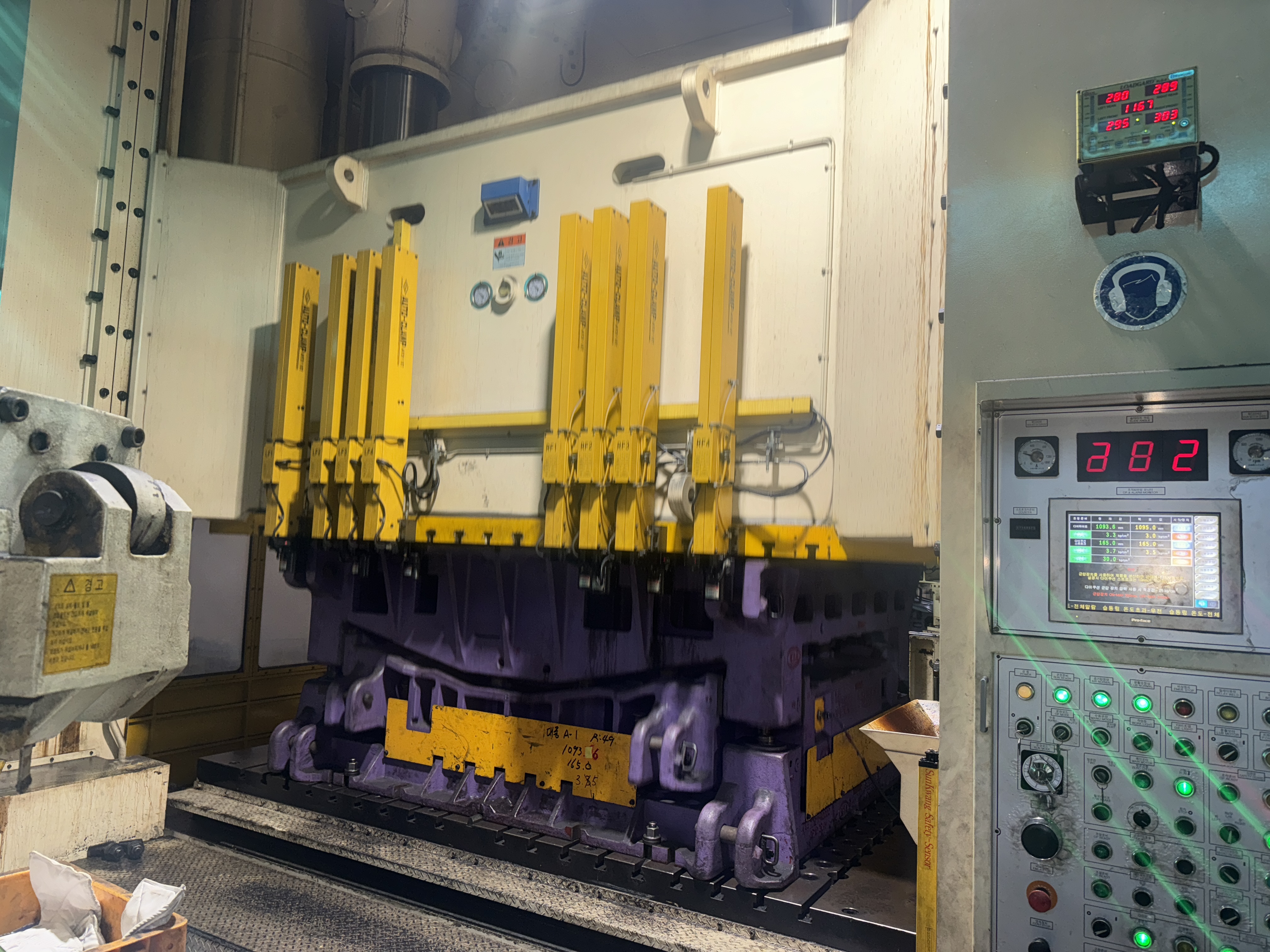 심팩 4주식 1600톤(DL4P-1600)포함 프레스 전체 라인