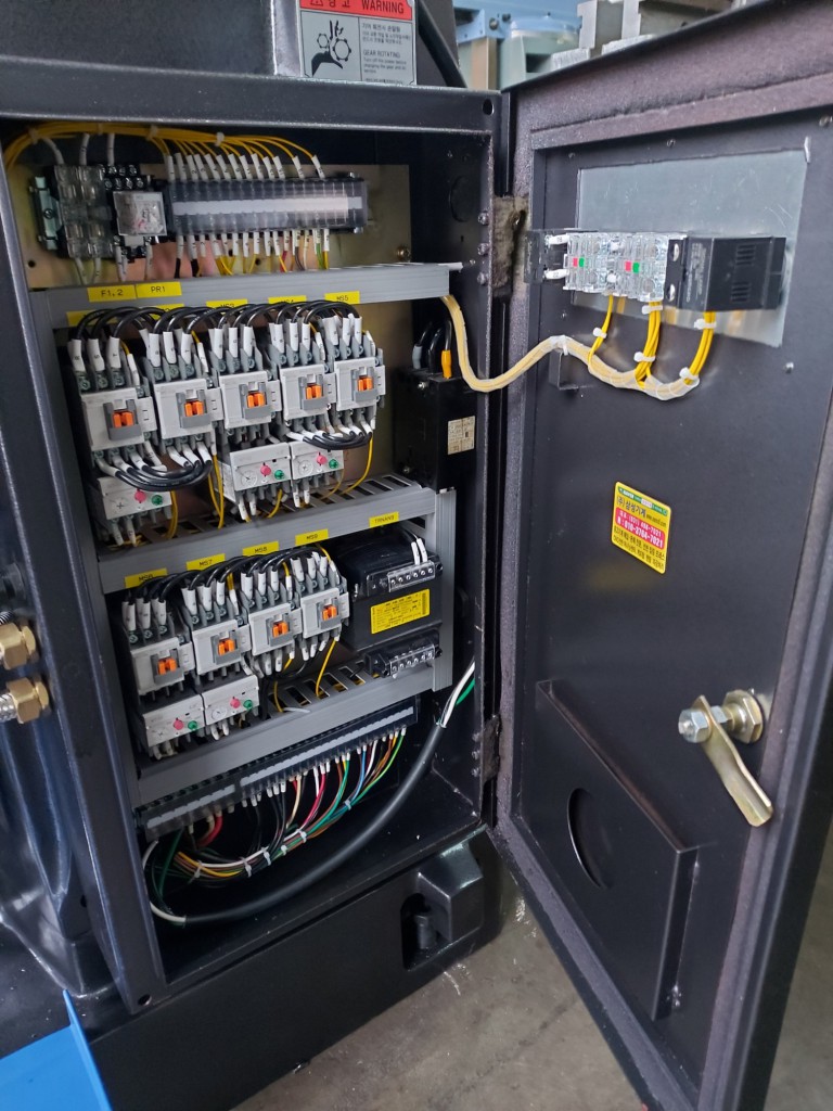 범용밀링(화천2.5호기, 1300테이블, 올수리)