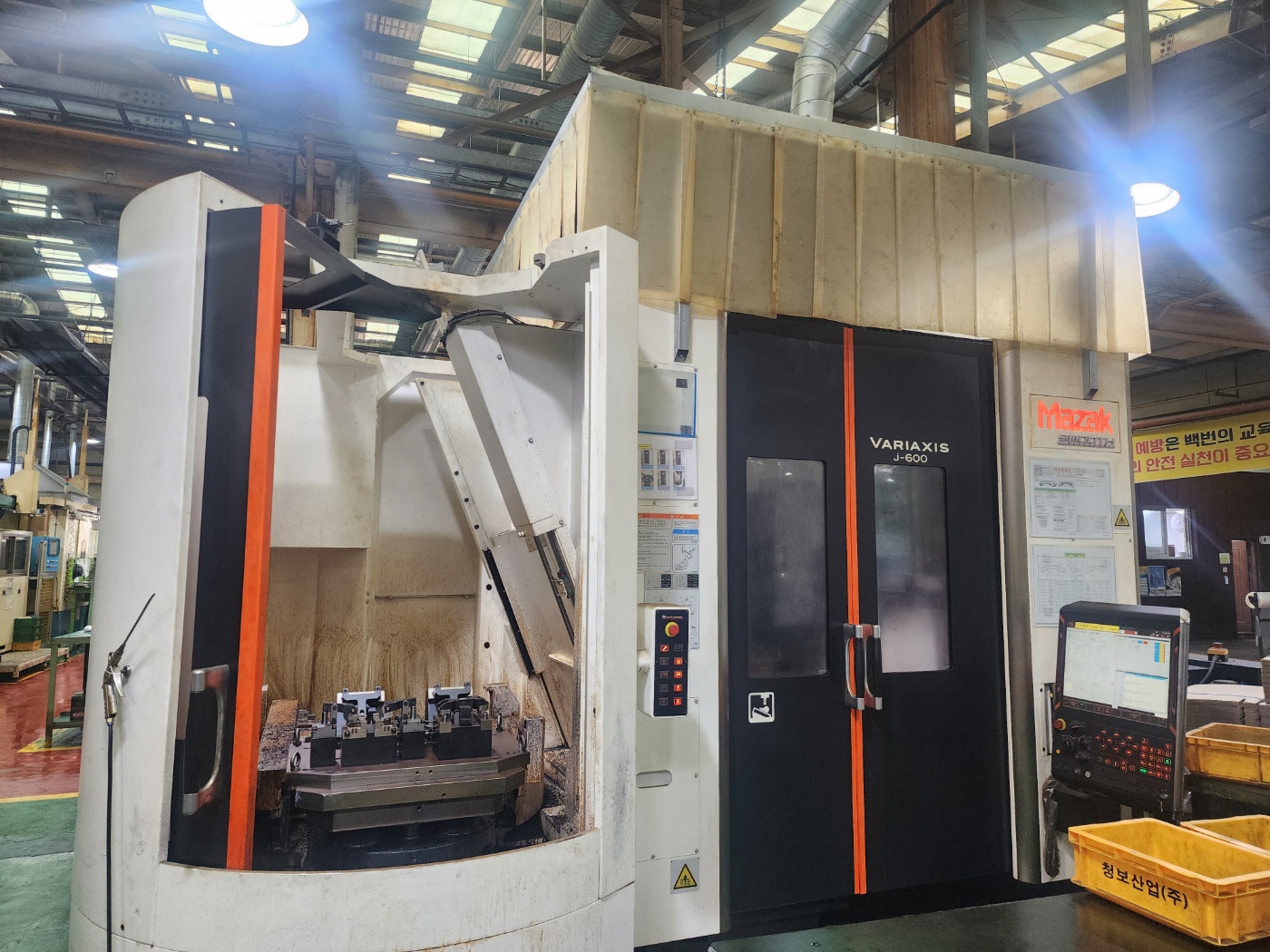 5축머시닝센터 VARIAXIS J-600