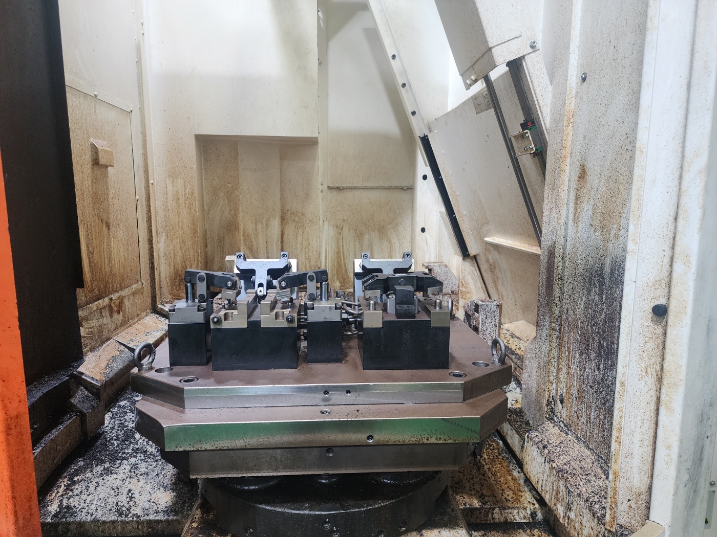 5축머시닝센터 VARIAXIS J-600