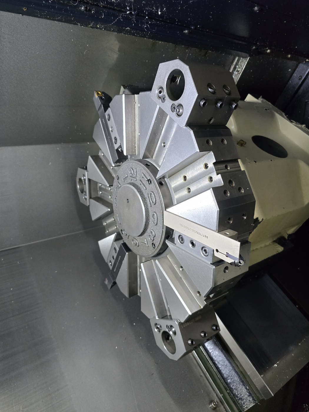 화천 CNC선반 HI-TECH 200A 8인치 (2018년 9월)