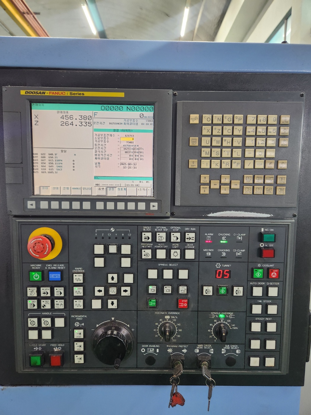 두산 CNC선반 8인치  GT2100 (2012년 11월)