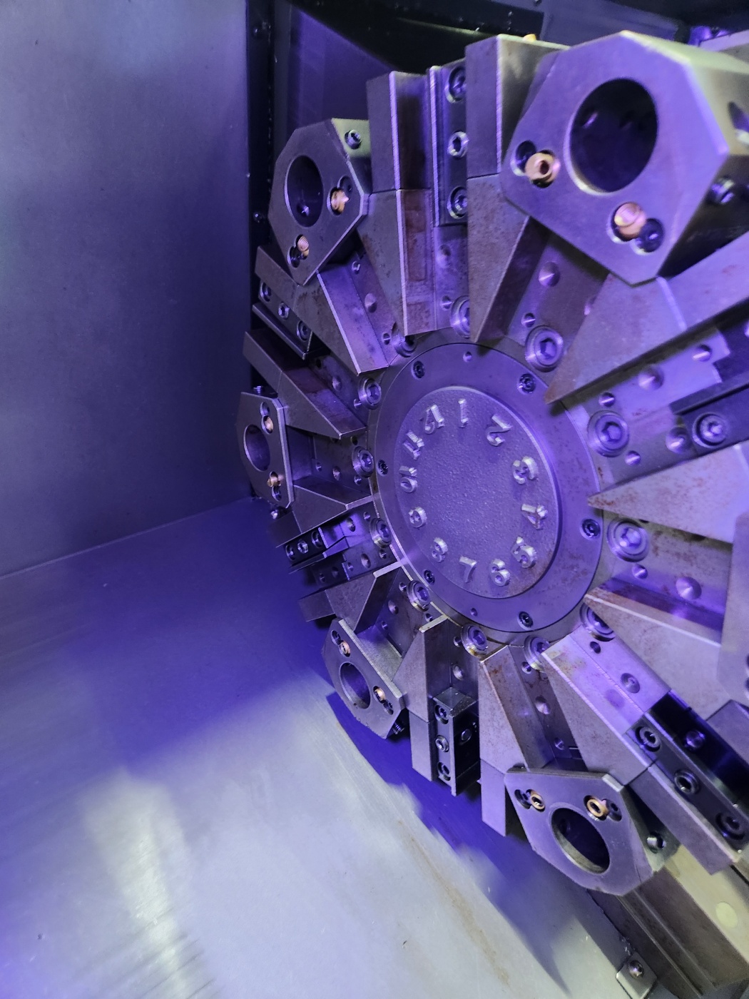 두산 CNC선반 8인치  GT2100 (2012년 11월)