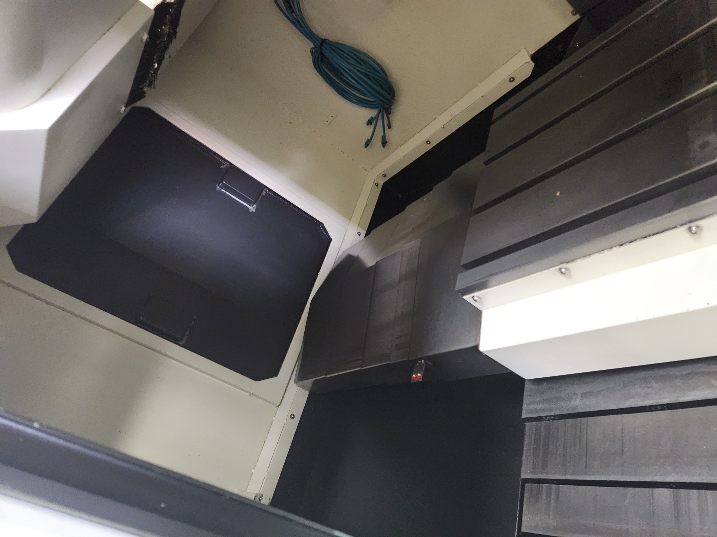 현대위아 머시닝센터 F400 (2016년 11월)