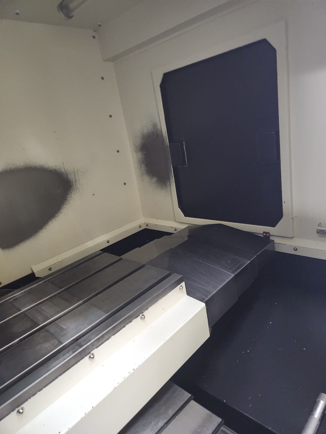 현대위아 머시닝센터 F400 (2016년 11월)