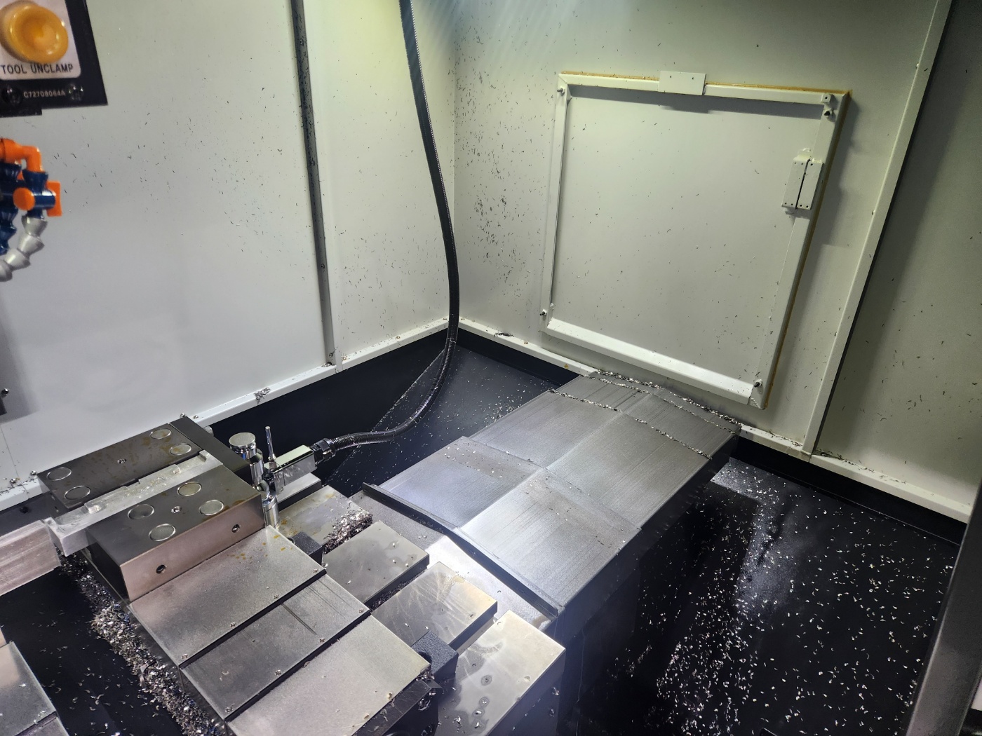 두산 머시닝센터 DNM5700 12000RPM (2022년 5월) 현장판매합니다.