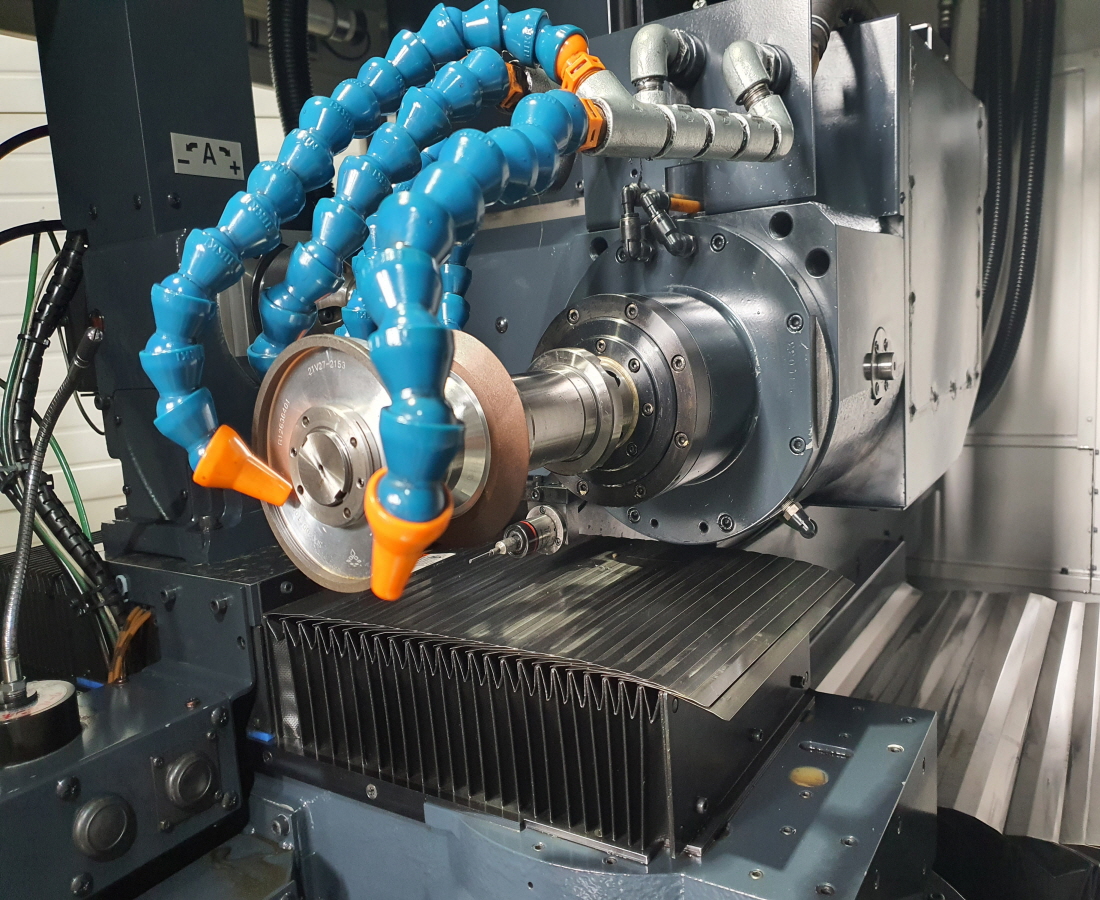 마키노세이키 공구연마기 CNJ5U-H, 마키노세이끼 공구연마기 CNJ5U-H, 마키노세이키공구연마기CNJ5U-H,마키노세이끼공구연마기CNJ5U-H, 공구연삭기CNJ5U-H