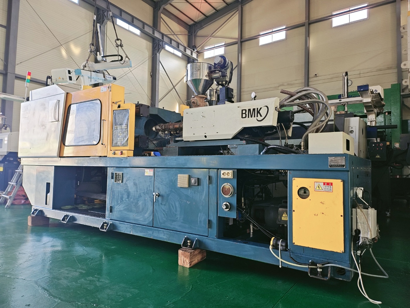 BMK 사출기 220톤 2컬러타입(2007년 4월)
