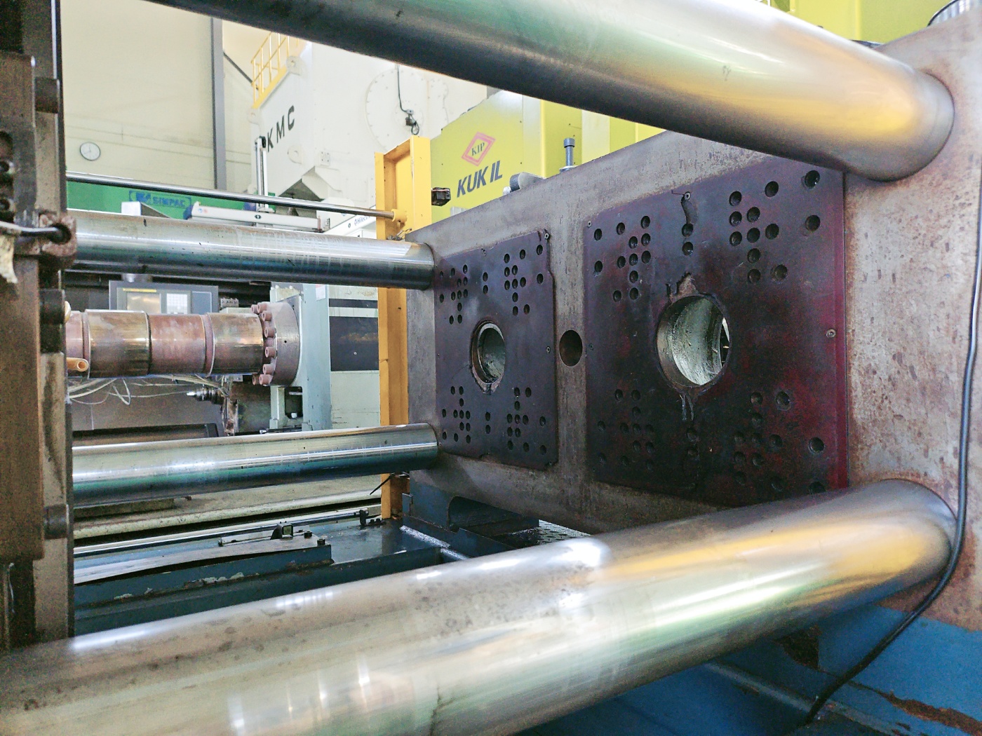 BMK 사출기 220톤 2컬러타입(2007년 4월)