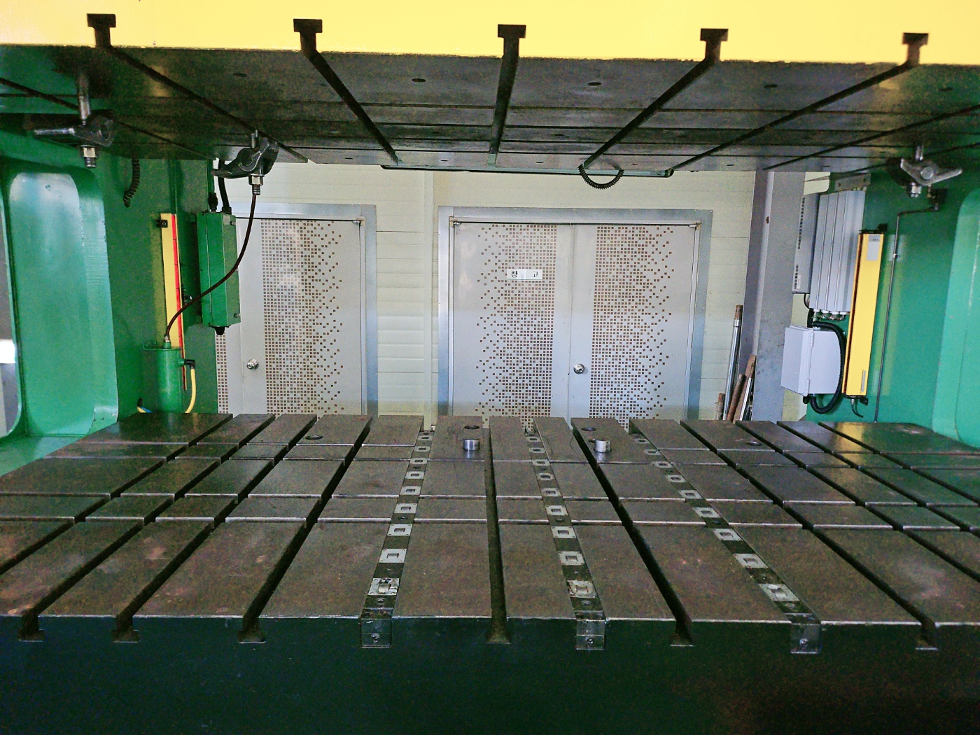 심팩 세미더블프레스 400톤 MC2-400 (2006년 9월)