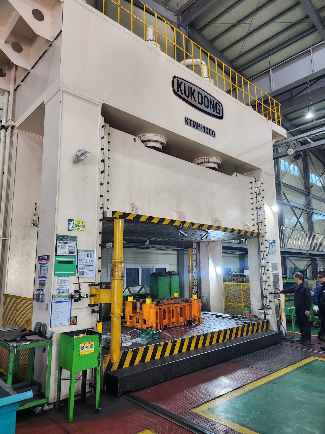 극동 유압프레스 트라이아웃 1000톤-다이쿠션 有 (2015년 4월)