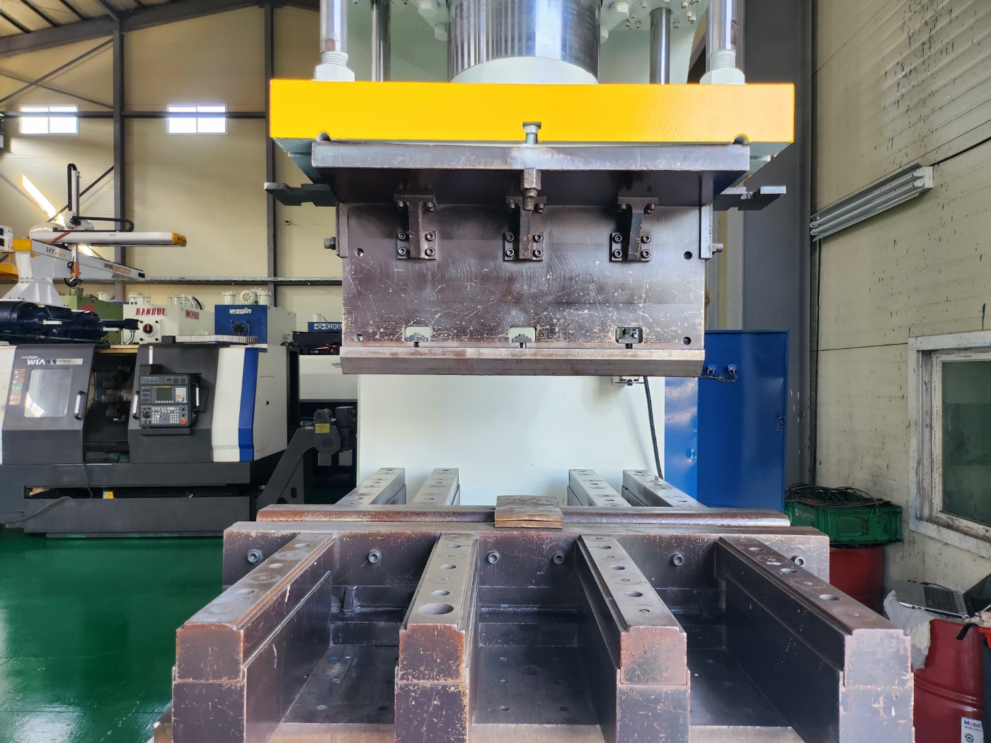 TEZUKA C형유압프레스 300톤 (1983년 5월)