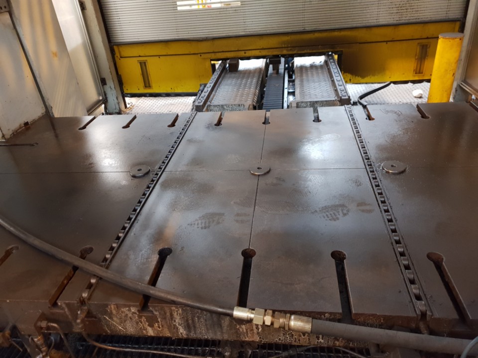 하이드로포밍라인 (슐러 유압프레스 1600톤 + 밴딩 +레이져 +로보트자동화)