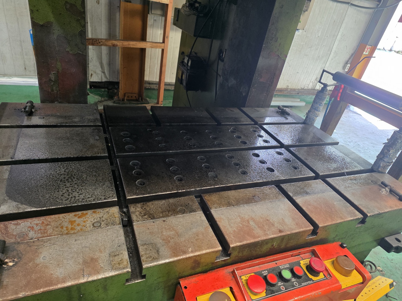 국일 C형프레스 200톤-다이쿠션 有 (2010년 6월)