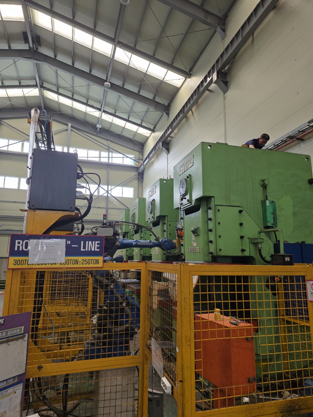 KMC C형프레스 250톤-다이쿠션 有  (2015년 5월)  동일사양 4식