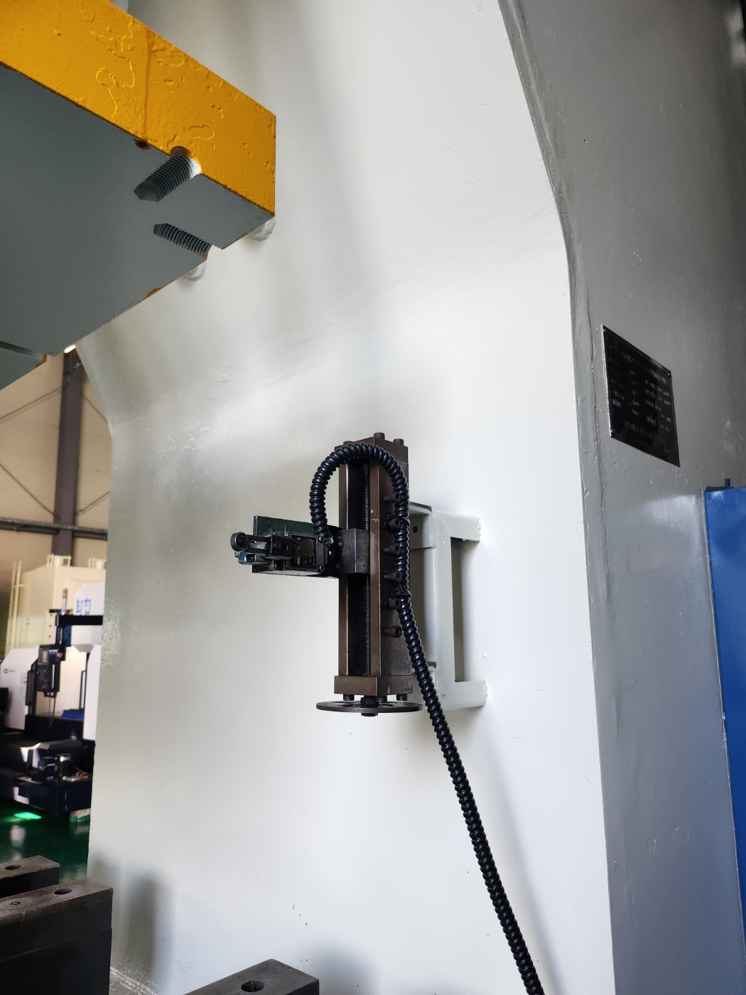 TEZUKA C형유압프레스 300톤 (1983년 5월)