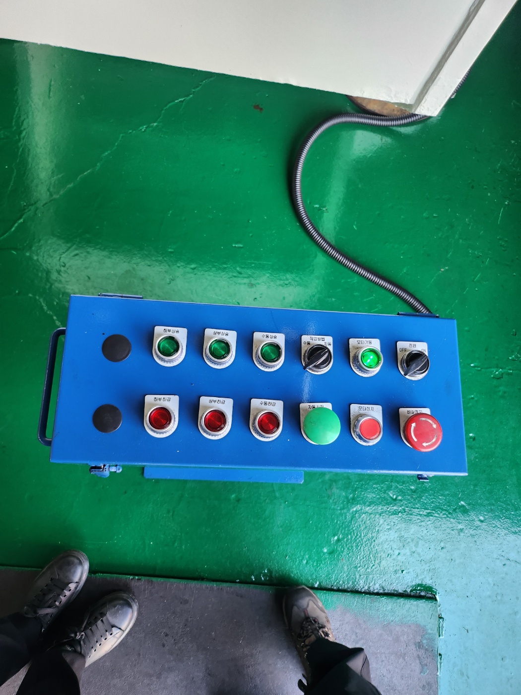 TEZUKA C형유압프레스 300톤 (1983년 5월)