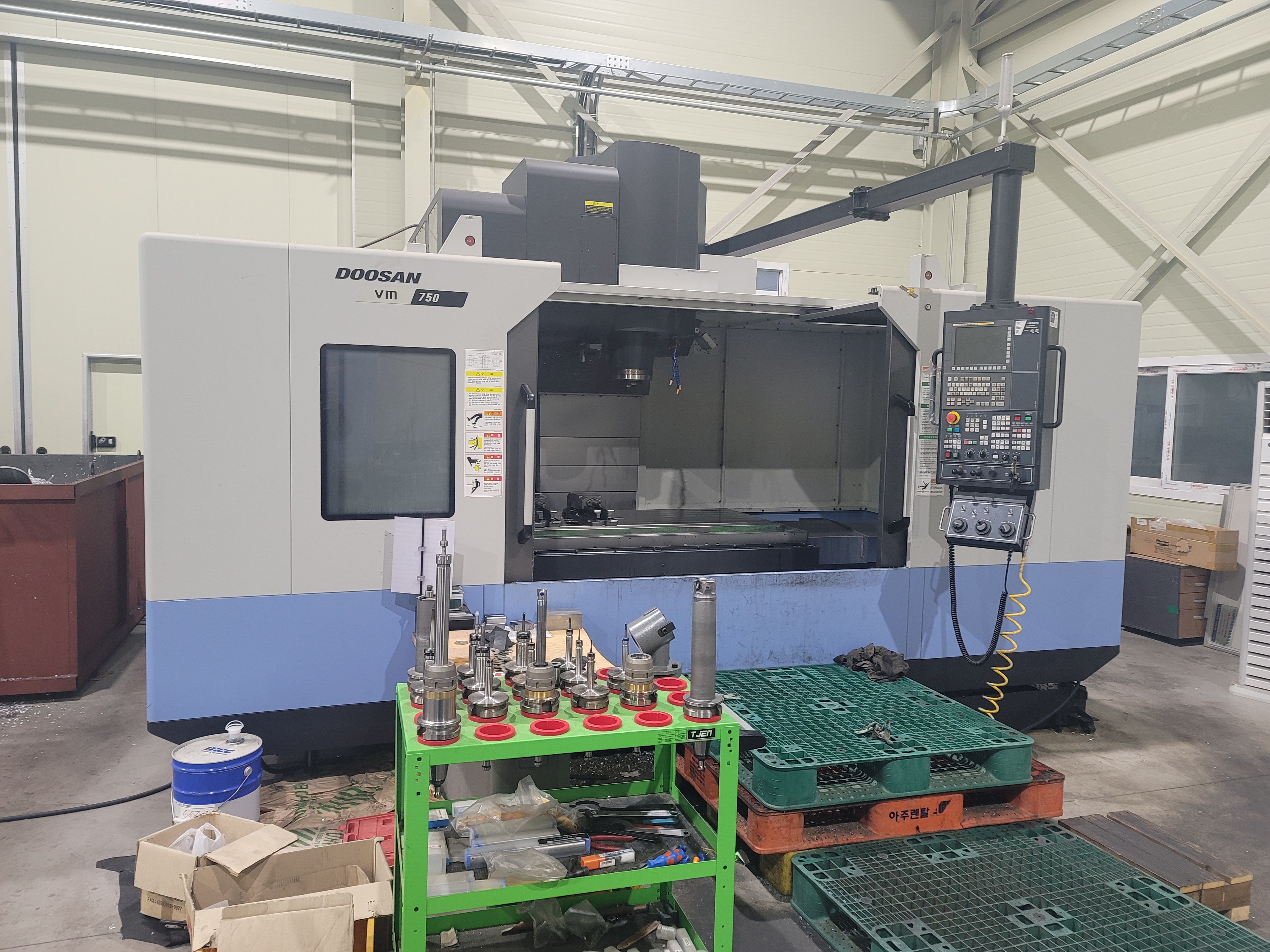 두산 머시닝센터  VM-750 풀커버 12000RPM (2019년 5월) 현장판매합니다.