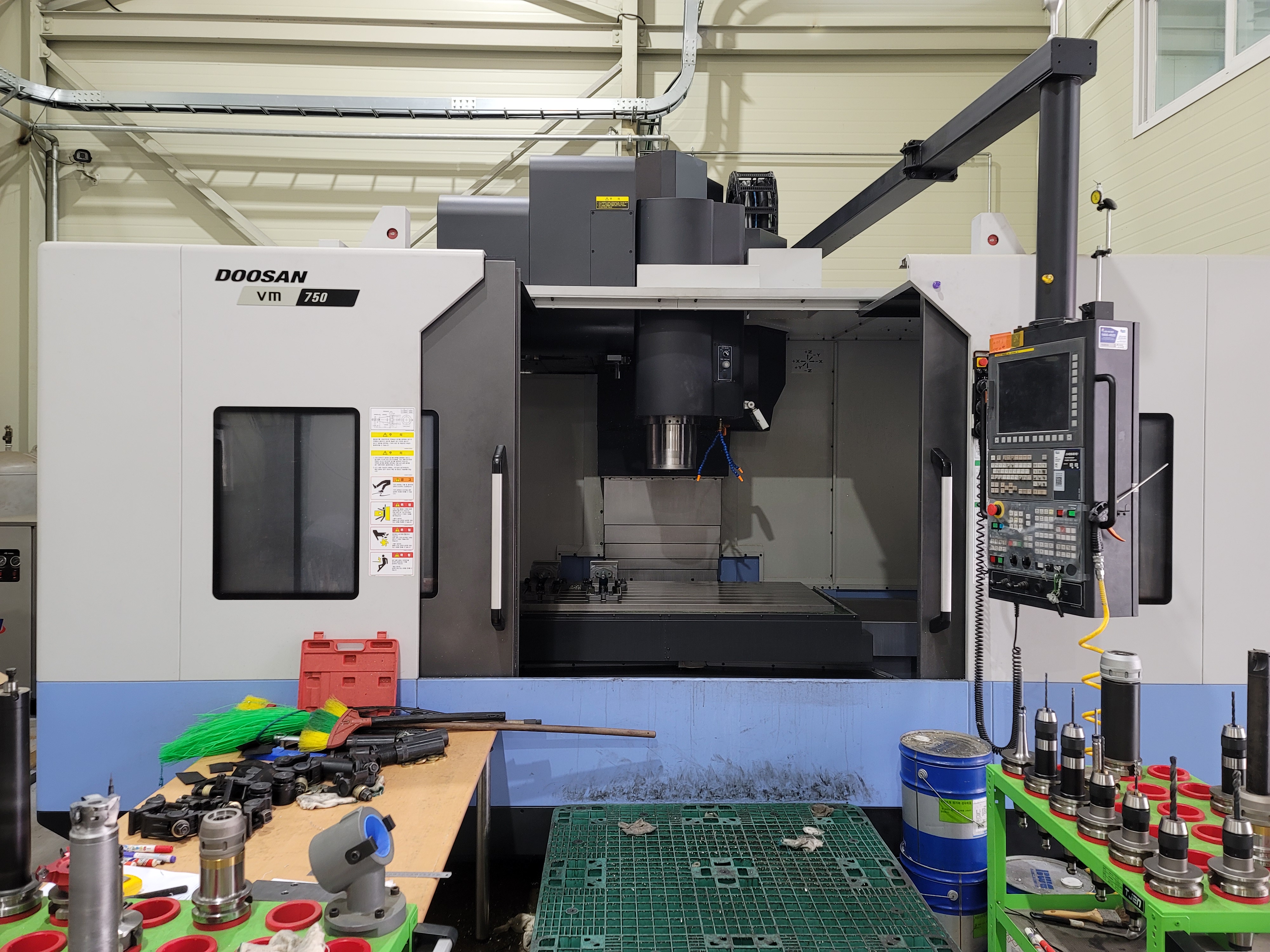두산 머시닝센터  VM-750 풀커버 12000RPM (2019년 5월) 현장판매합니다.