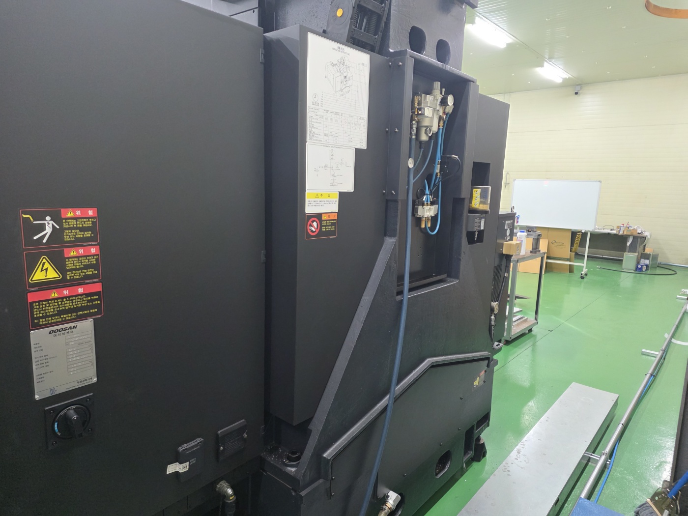 두산 머시닝센터 DNM6700 12000RPM (2019년 4월)