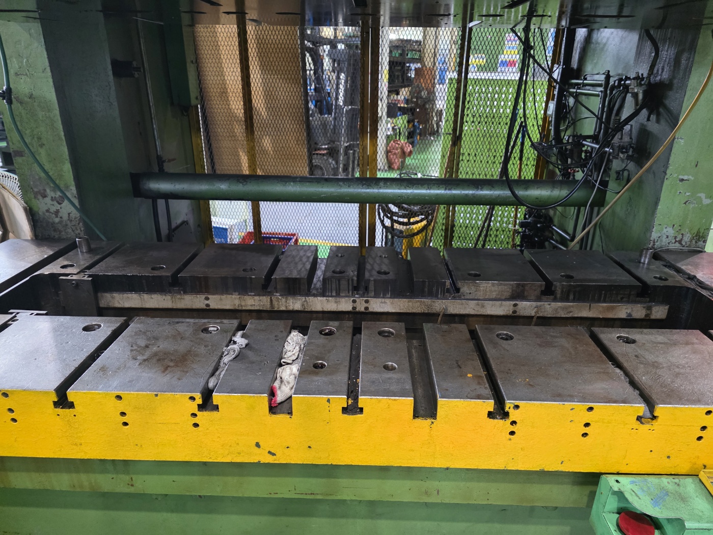 쌍용 C형더블프레스 250톤 NCD-250 (1991년 12월)