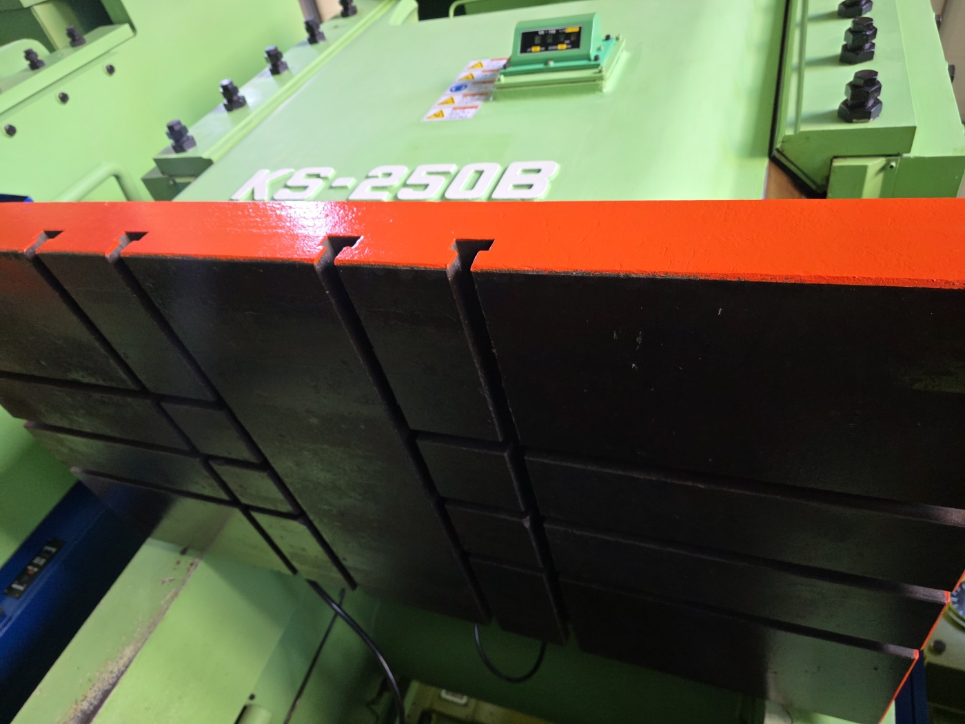 KMC  C형프레스  250톤-다이쿠션 有 (2015년 5월)