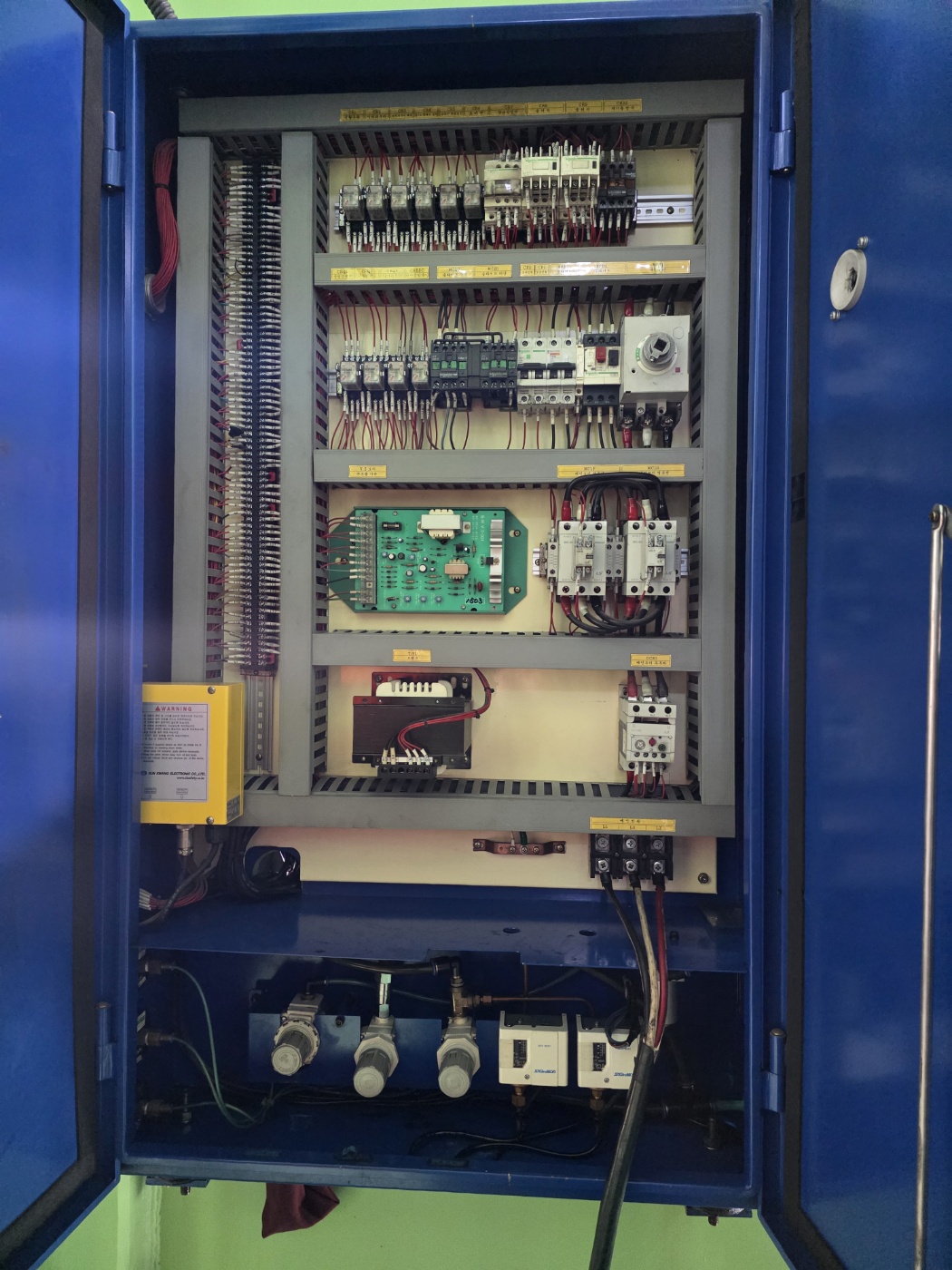 KMC  C형프레스  250톤-다이쿠션 有 (2015년 5월)