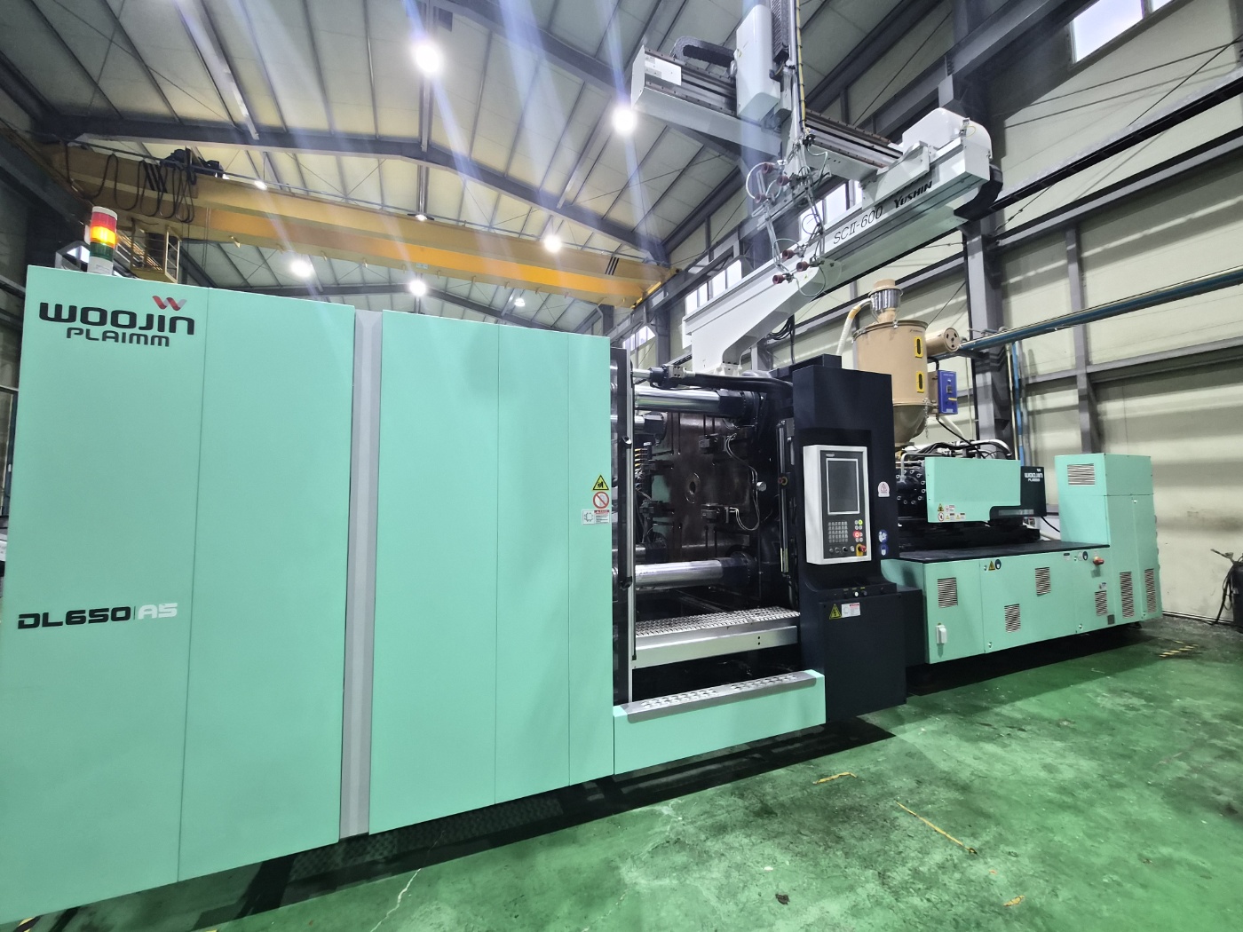 우진사출기 650톤  DL650A5 하이브리드 타입 (2020년 3월)  현장판매합니다.