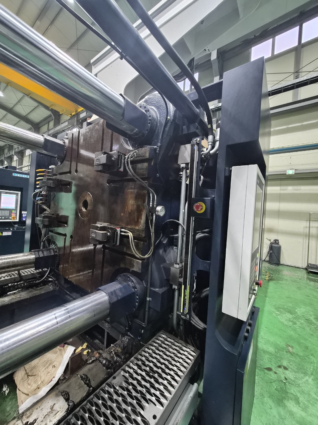 우진사출기 650톤  DL650A5 하이브리드 타입 (2020년 3월)  현장판매합니다.