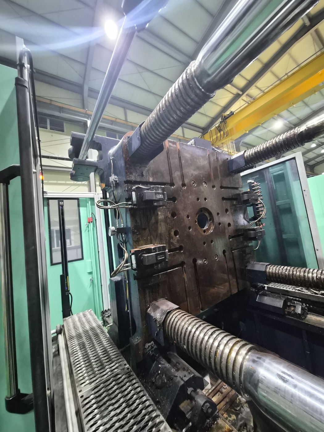 우진사출기 650톤  DL650A5 하이브리드 타입 (2020년 3월)  현장판매합니다.