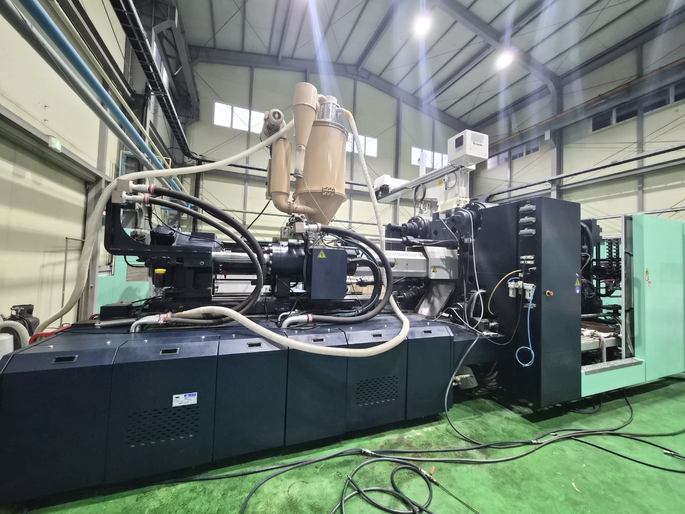 우진사출기 650톤  DL650A5 하이브리드 타입 (2020년 3월)  현장판매합니다.