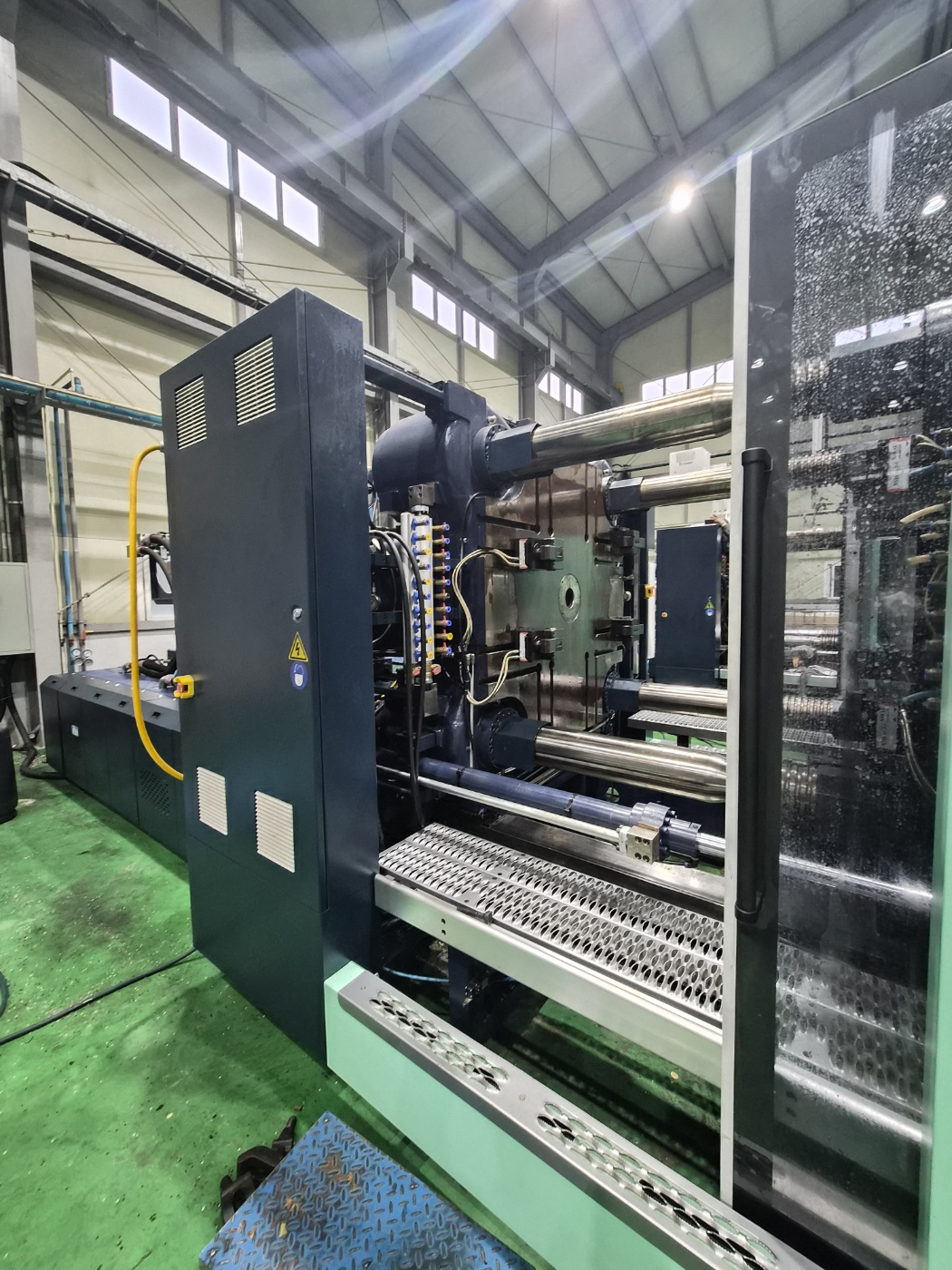 우진사출기 650톤  DL650A5 하이브리드 타입 (2022년 7월)  현장판매합니다.