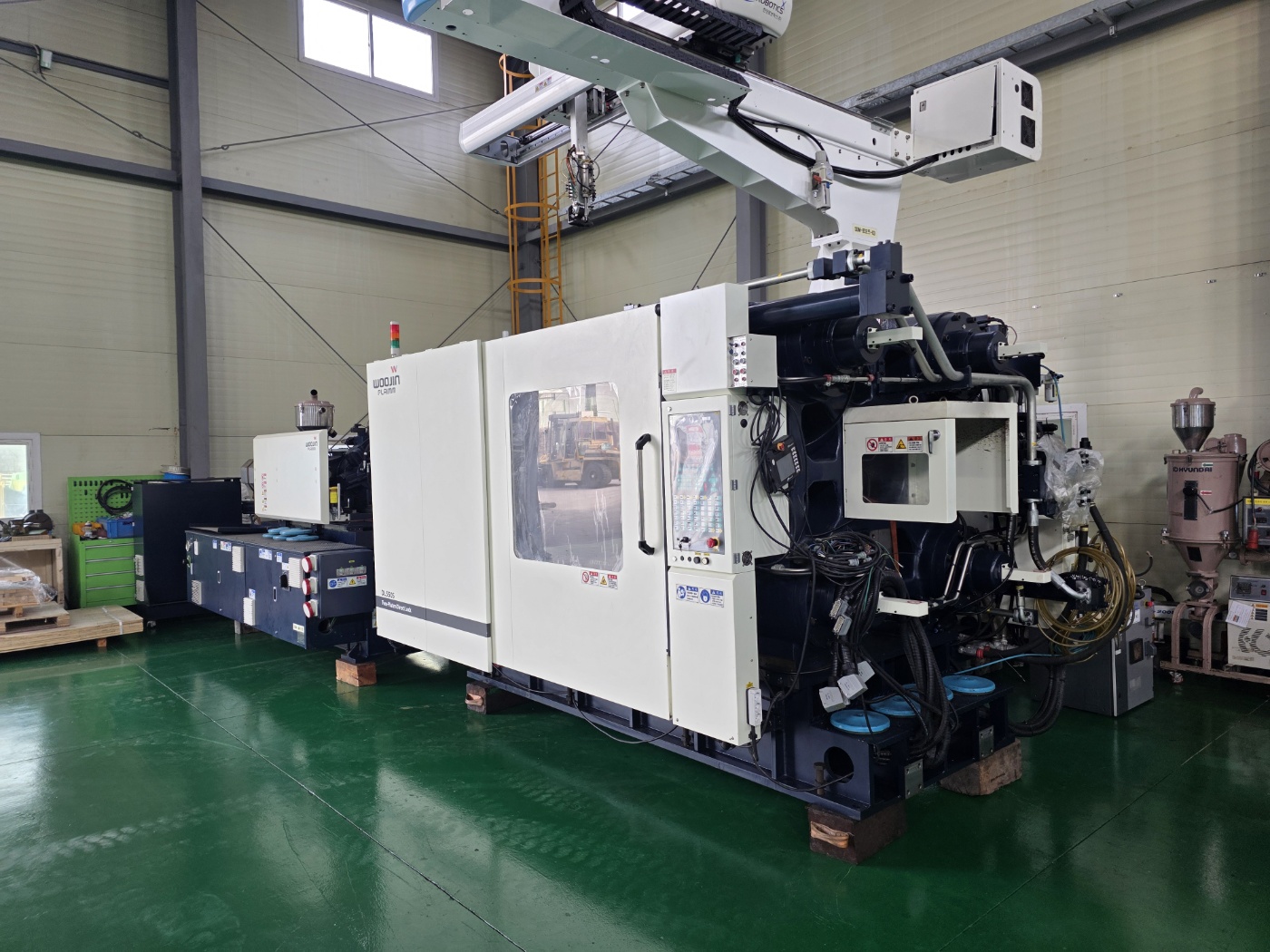 우진플라임 사출기 550톤 DL550S 하이브리드 타입 (2018년 8월)