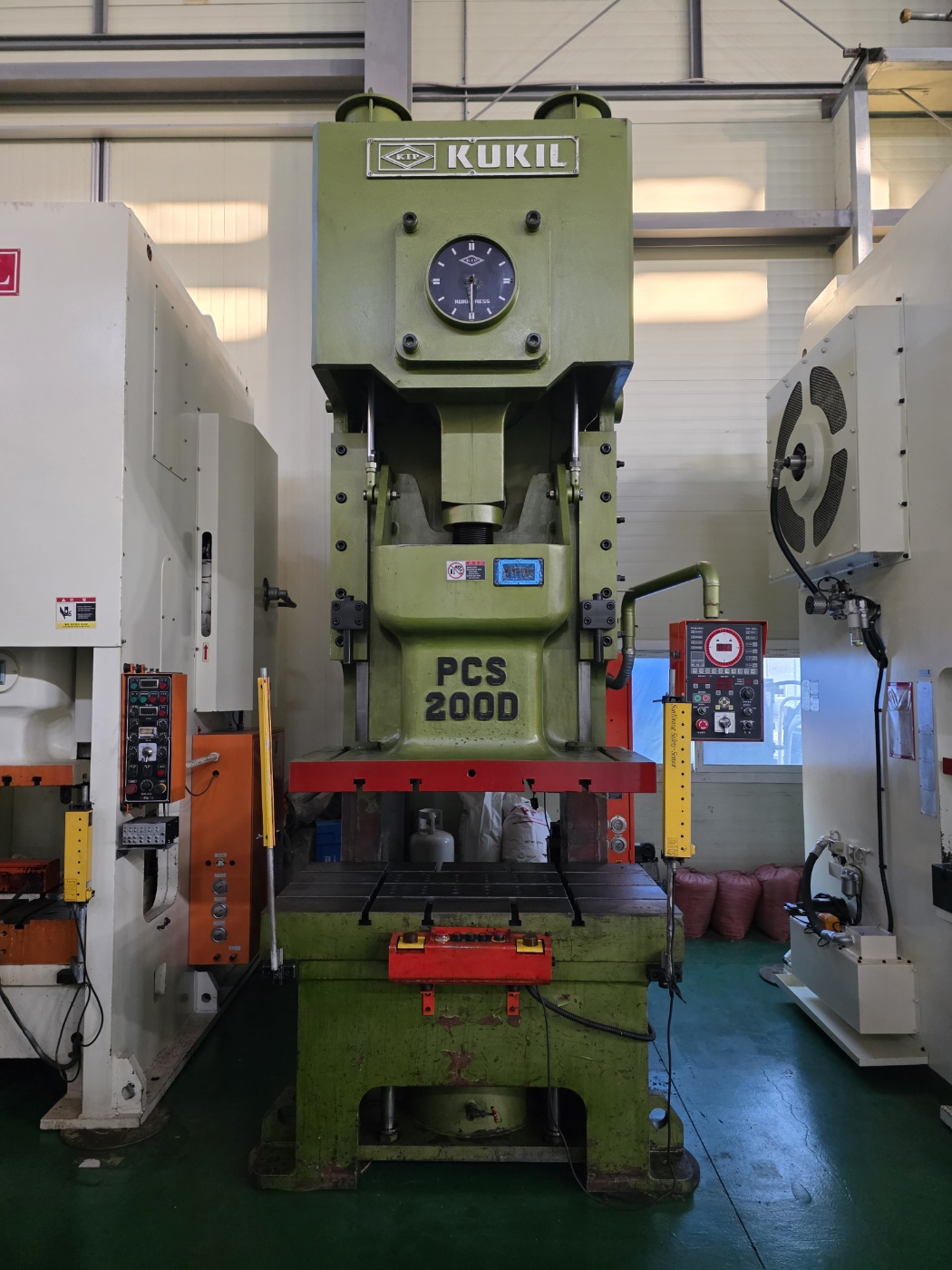 국일프레스 200톤-다이쿠션 有 (2010년 6월)