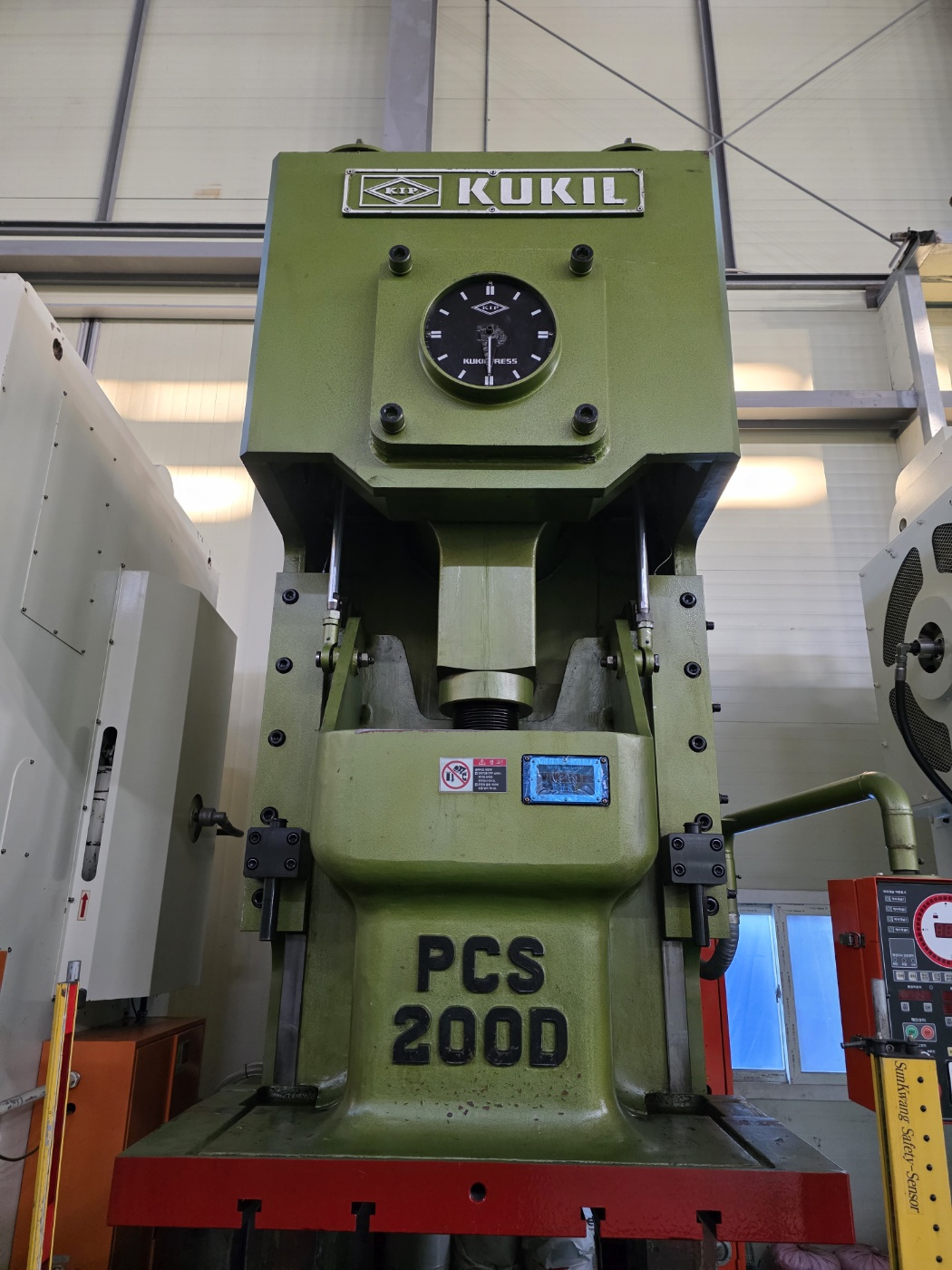 국일프레스 200톤-다이쿠션 有 (2010년 6월)